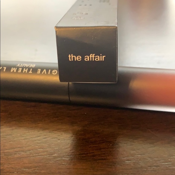 LALA Lipgloss - Picture 4 of 7